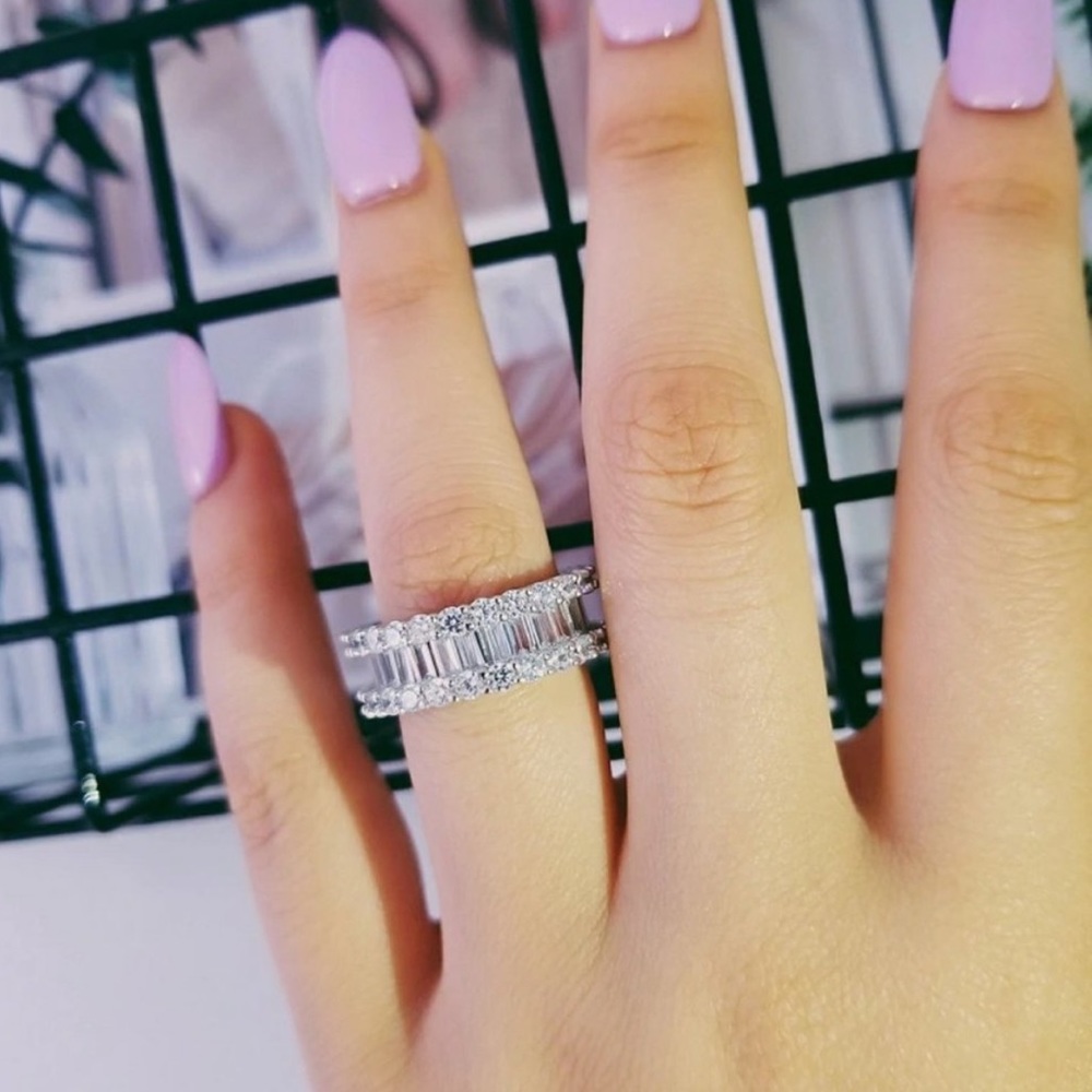 💍925 Sterling Silver Round Diamond Eternity Ring - Picture 5 of 7